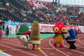 8枚目100mリレー競争するヴィーブルくん