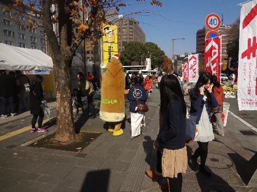 1枚目サンタさんのコスプレをして参加したヴィーブルくん