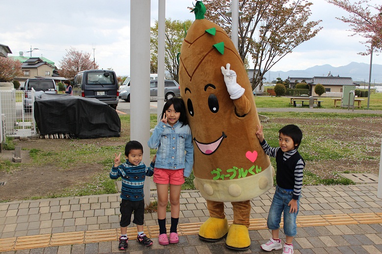 5枚目子どもたちと記念撮影