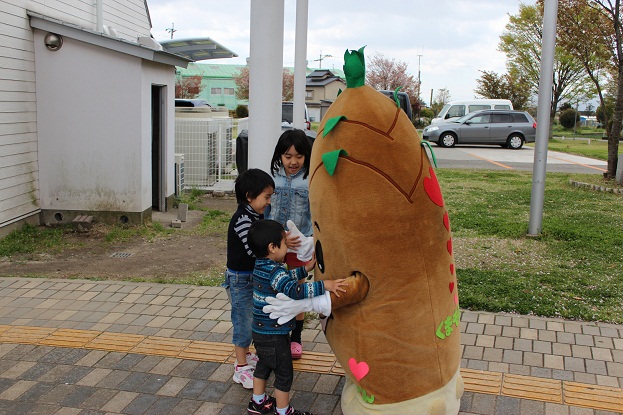 4枚目子どもたちと記念撮影