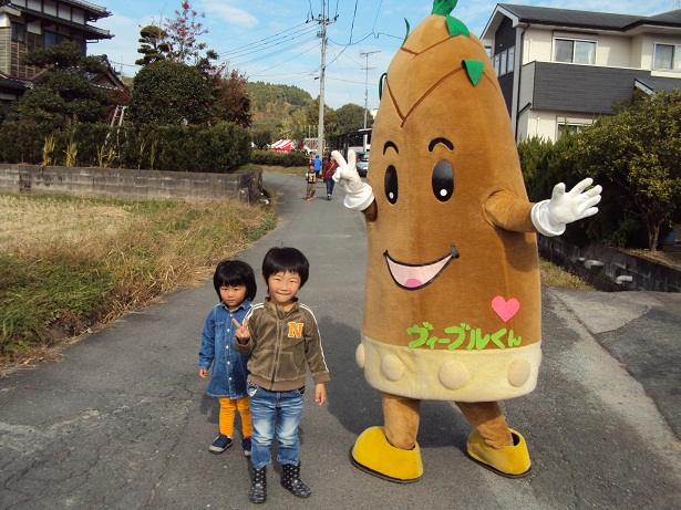 4枚目歴史が息づくまちで記念撮影