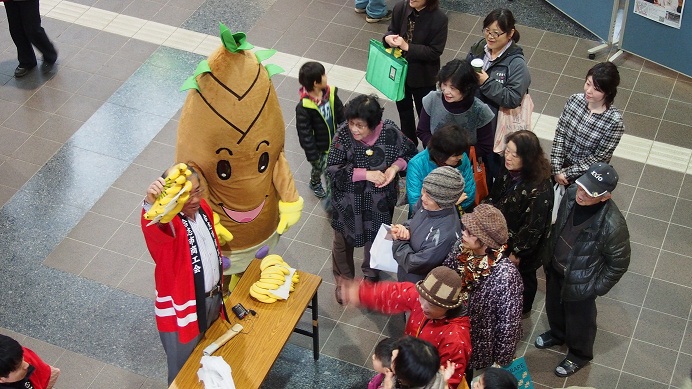 62枚目_バナナのたたき売りの発祥地九州ならではのイベント