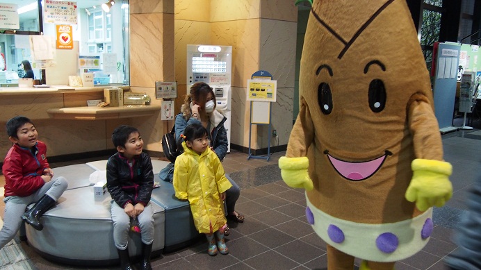 5枚目_ヴィーブルくんは館内を歩き回りました