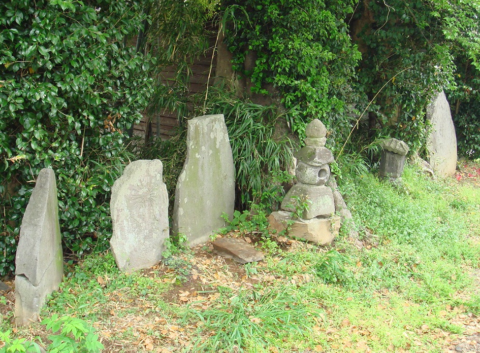 厳照寺跡板碑群