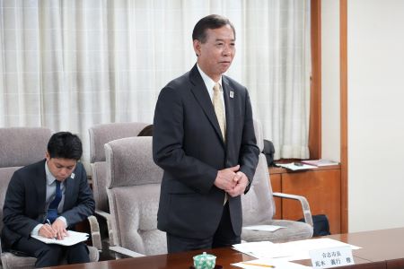 挨拶する荒木市長