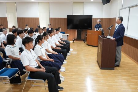 九州中体連出場選手を激励する荒木市長
