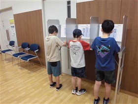 記載台での投票体験