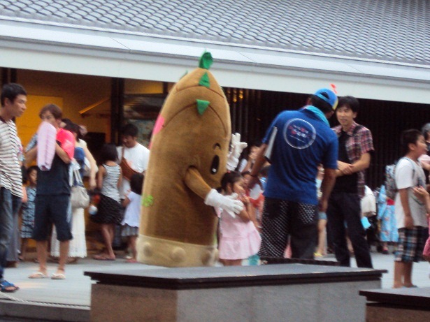 4枚目_まつり会場でのふれあいタイム