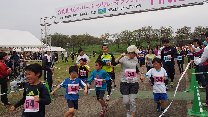 26枚目_ヴィーブルくん、参加者の応援をする