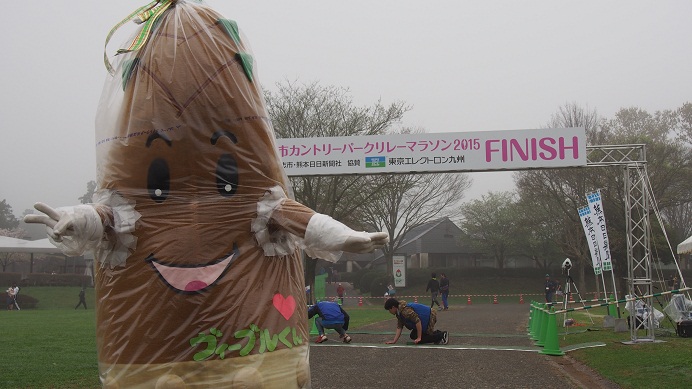 8枚目_ヴィーブルくん、雨対策をする