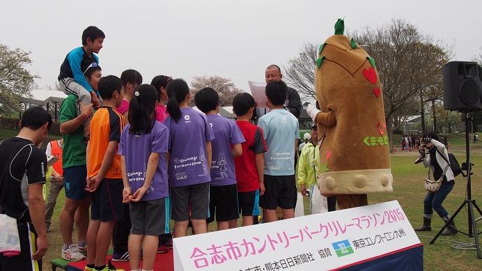 28枚目_ヴィーブルくん、表彰式に立ち会う