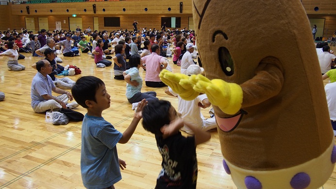 42枚目_ヴィーブルくん、みんなとふれあい