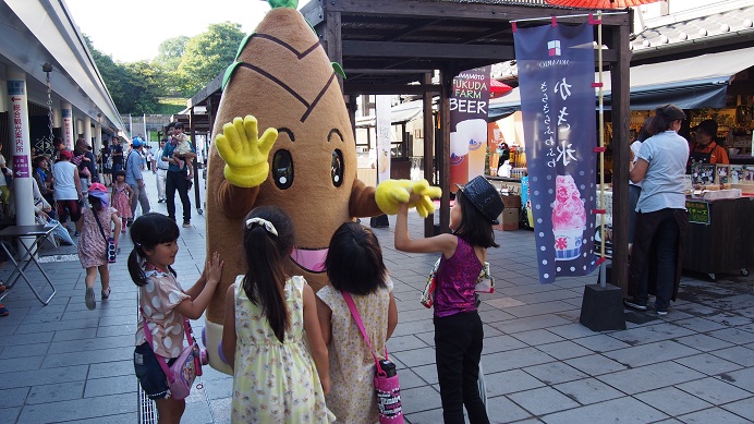 8枚目_ヴィーブルくん、会場内を散策する