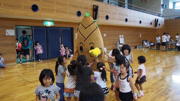 6枚目_ヴィーブルくん、会場入りする