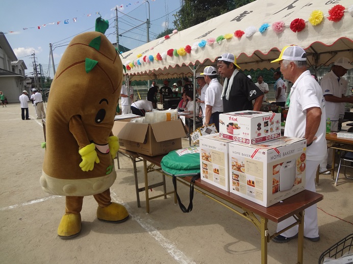 104枚目_ヴィーブルくん、お楽しみ抽選会に同席する