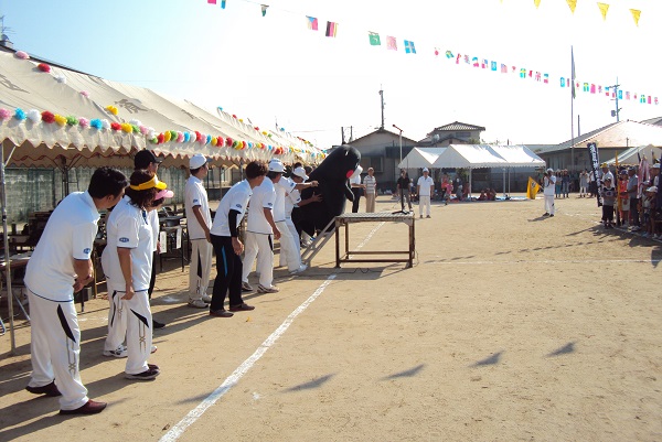 5枚目_ヴィーブルくん、開会式に立ち会う