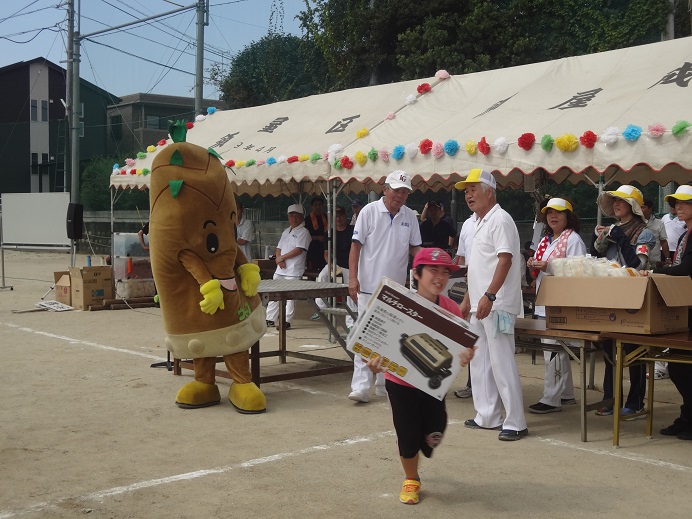 109枚目_ヴィーブルくん、お楽しみ抽選会に同席する