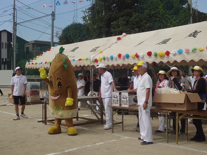 106枚目_ヴィーブルくん、お楽しみ抽選会に同席する