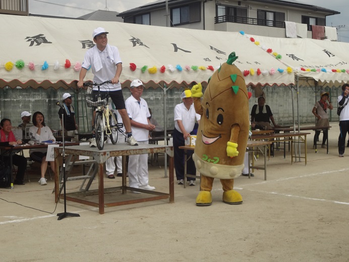 112枚目_ヴィーブルくん、お楽しみ抽選会に同席する