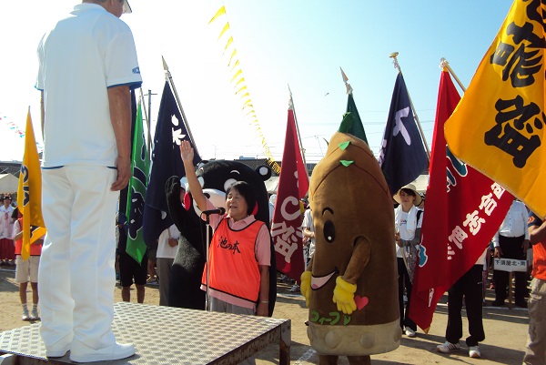 9枚目_ヴィーブルくん、開会式に立ち会う