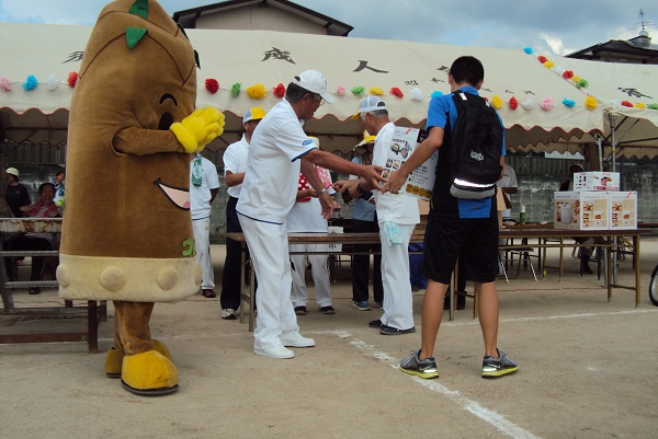 110枚目_ヴィーブルくん、お楽しみ抽選会に同席する