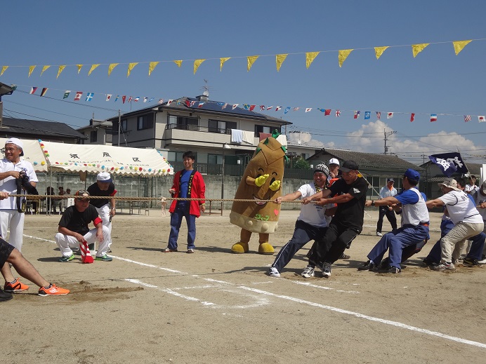 82枚目_ヴィーブルくん、綱引きに立ち会う