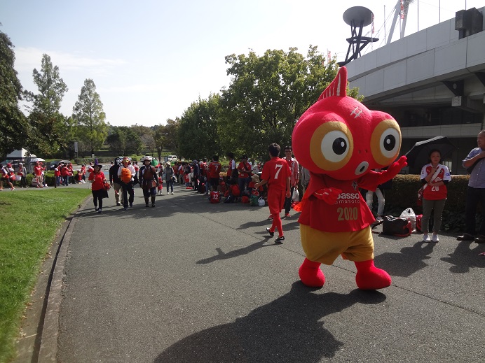 5枚目_ヴィーブルくん、試合前に散策する