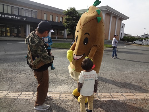 16枚目_ヴィーブルくん、かみしばい（前半の部）を楽しむ