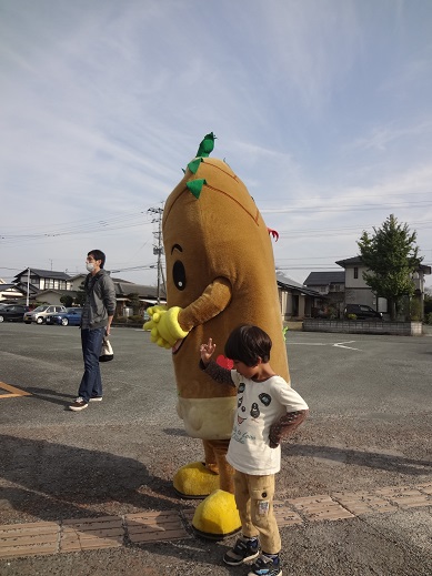 20枚目_ヴィーブルくん、かみしばい（前半の部）を楽しむ