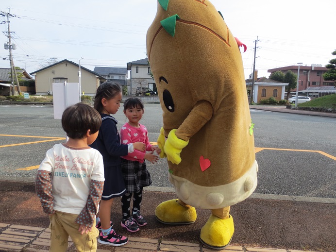 31枚目_ヴィーブルくん、幕間も広報する