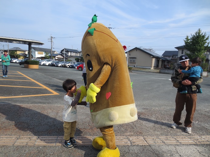 19枚目_ヴィーブルくん、かみしばい（前半の部）を楽しむ