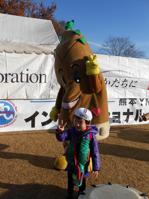 13枚目_ヴィーブルくん、会場入りする