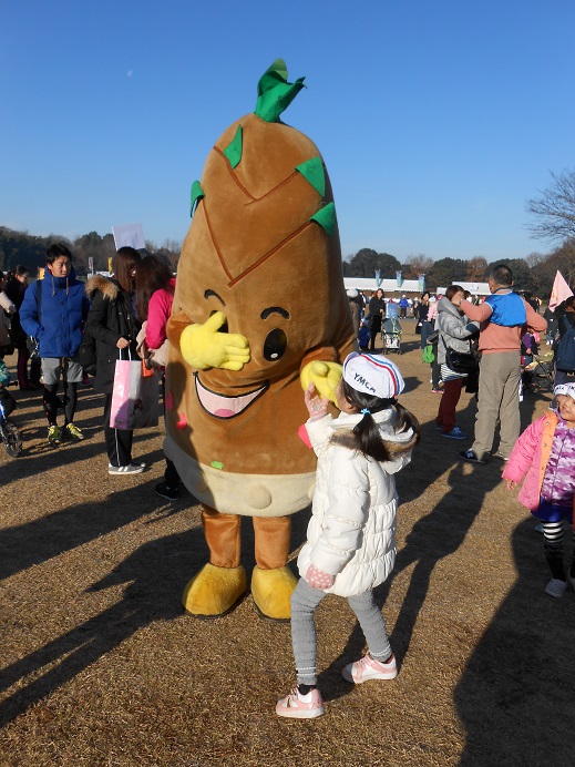 12枚目_ヴィーブルくん、会場入りする