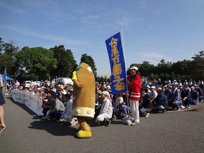 13枚目_ヴィーブルくん、開会式に参加する