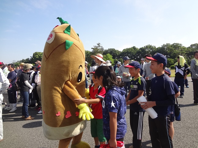 17枚目_ヴィーブルくん、開会式に参加する