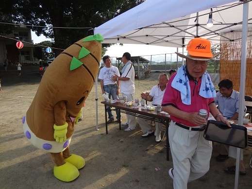 9枚目_ヴィーブルくん、会場入りする