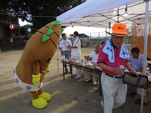 9枚目_ヴィーブルくん、会場入りする