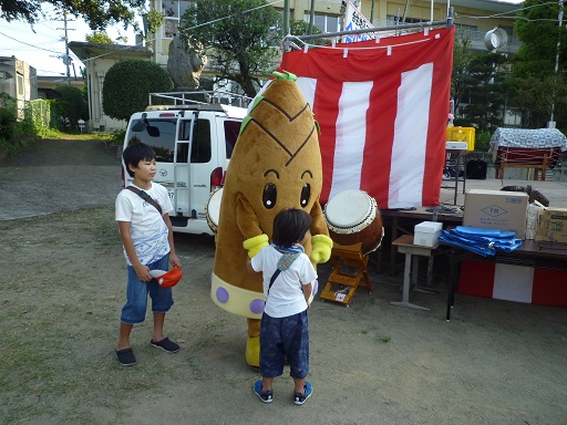 12枚目_ヴィーブルくん、会場入りする