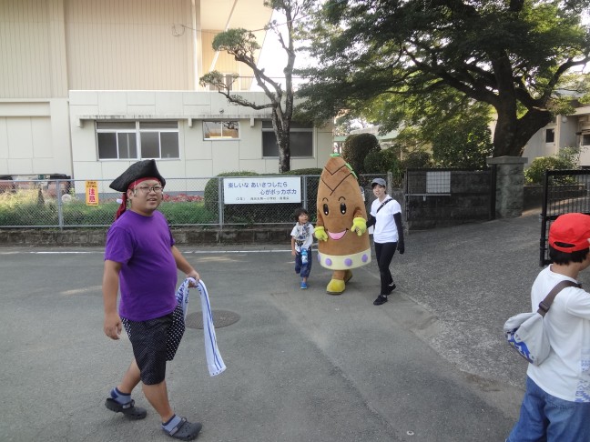 7枚目_ヴィーブルくん、会場入りする