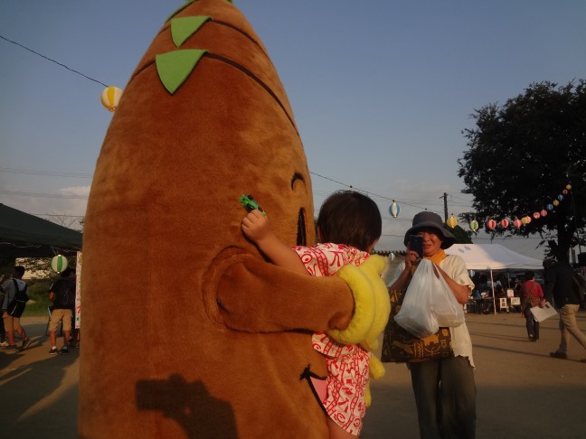 77枚目_ヴィーブルくん、まつりを楽しむ]