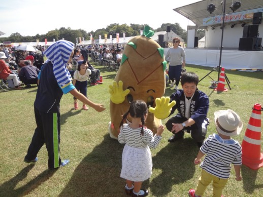 47枚目_ヴィーブルくん、南部保育園パフォーマンスを鑑賞する