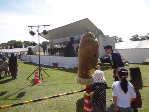 46枚目_ヴィーブルくん、南部保育園パフォーマンスを鑑賞する