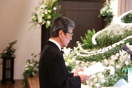 追悼の辞を述べる坂本冨士夫市遺族会会長