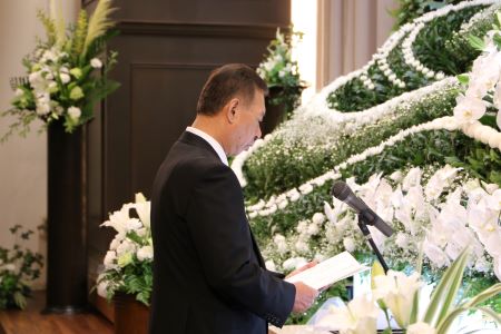 主催者として式辞を述べる荒木市長