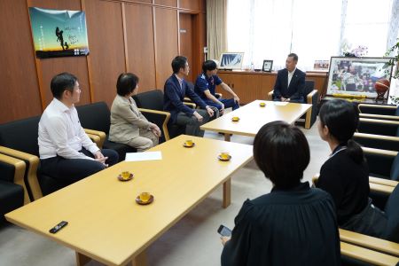 表敬訪問の様子です。