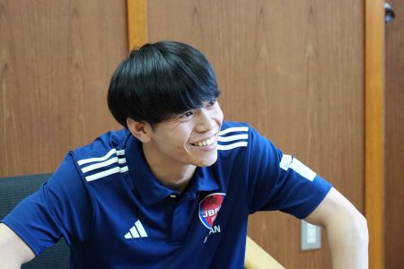 笑顔を見せる赤崎さん