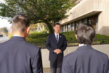 お礼の言葉を述べる荒木市長です。