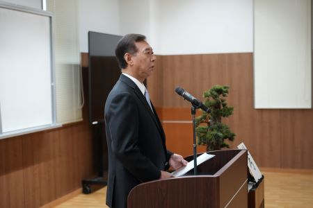 職員に訓示する荒木市長