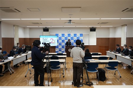 定例記者会見写真