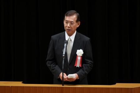 式辞を述べる荒木市長
